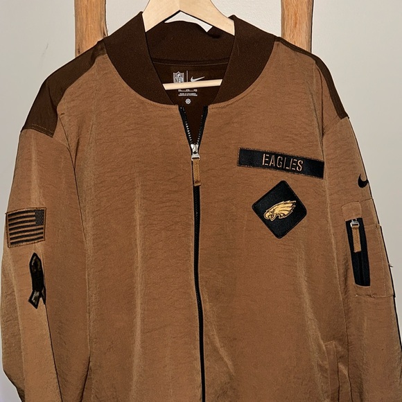 NWOT Nike Philadelphia Eagles On Field Salute To Service 2024 Jacket - Picture 1 of 4